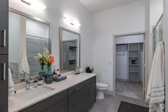 The Rosslyn at Garden Oaks — photo 5