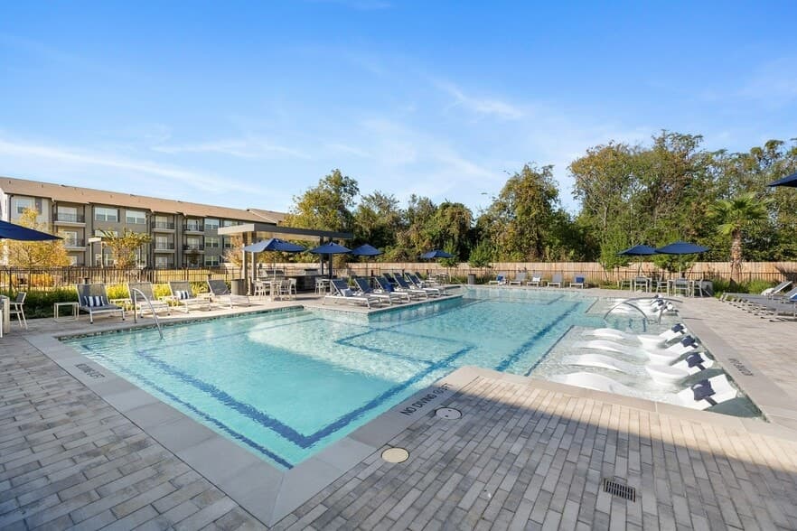 Birchway Perry Road in Houston, Texas