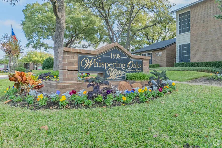 Whispering Oaks Apartments in North Richland Hills, Texas