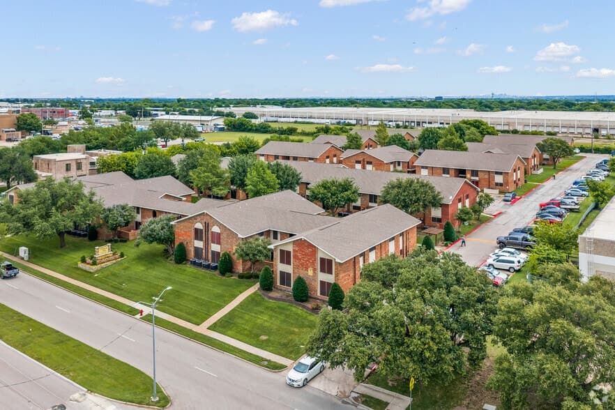 Parkway Villas in Grand Prairie, Texas