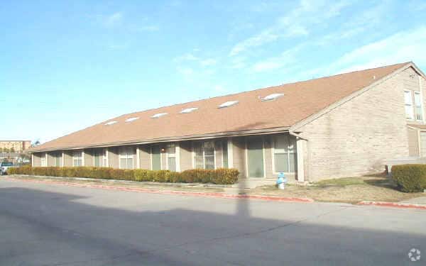 Prairie Hollow Apartments — photo 4