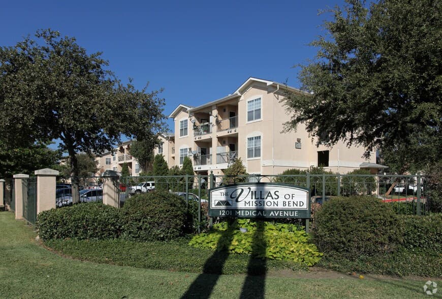Villas of Mission Bend — exterior