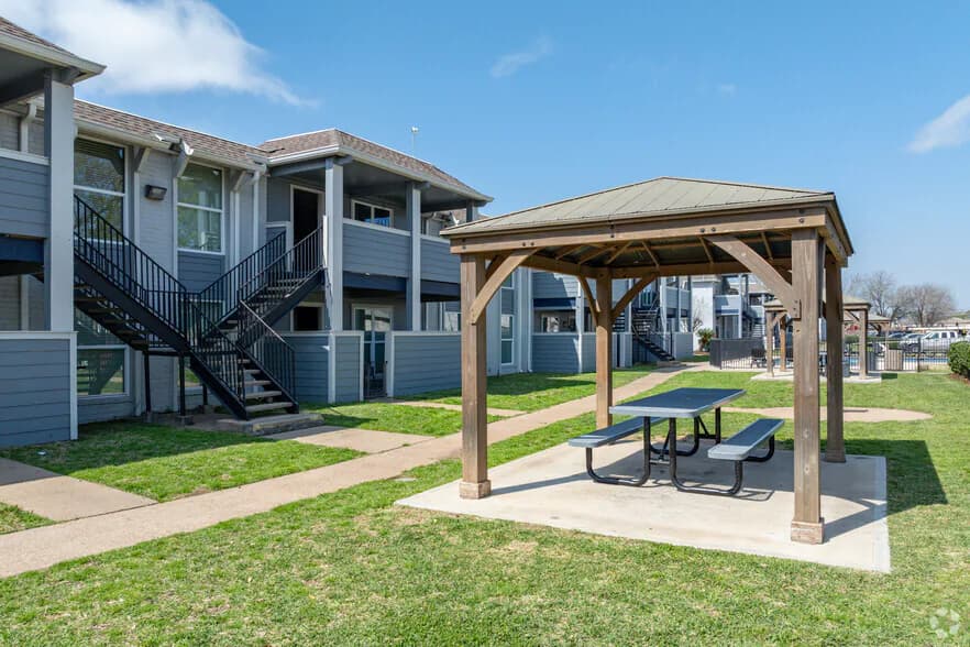 Silver Star Apartments in Houston, Texas