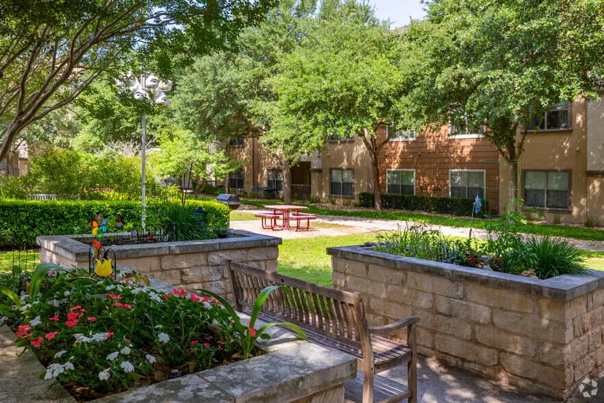 Mariposa Hunter Road 55+ Apartment Homes in San Marcos, Texas