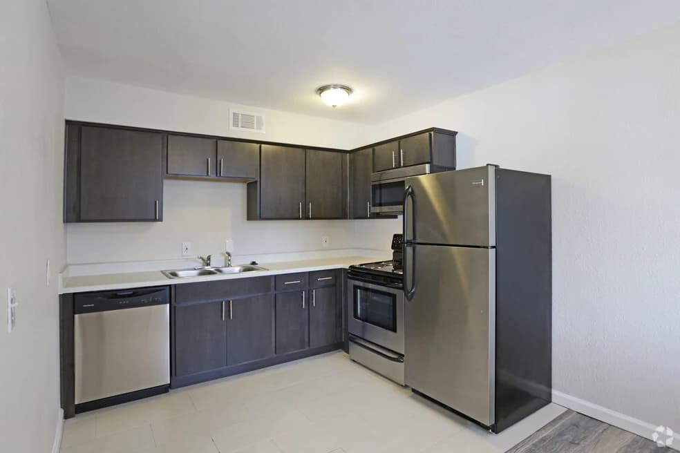 Paragon Apartments — photo 3