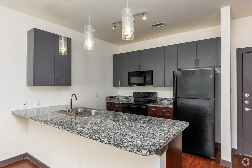 SEVEN TWELVE LOFTS — photo 2
