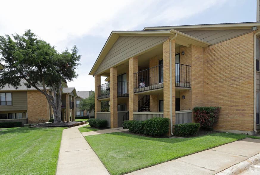 Dove Creek Villas in Grapevine, Texas