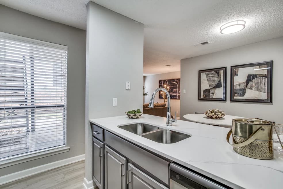 Evaline Apartments — photo 4