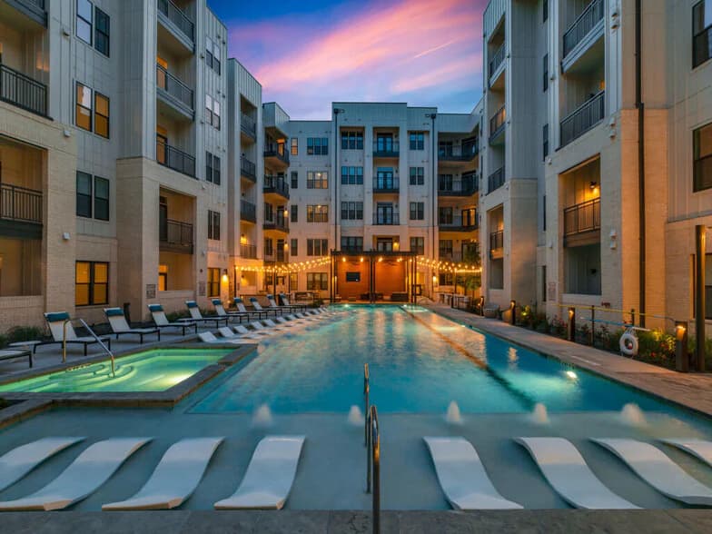 Lenox Oaks in Houston, Texas