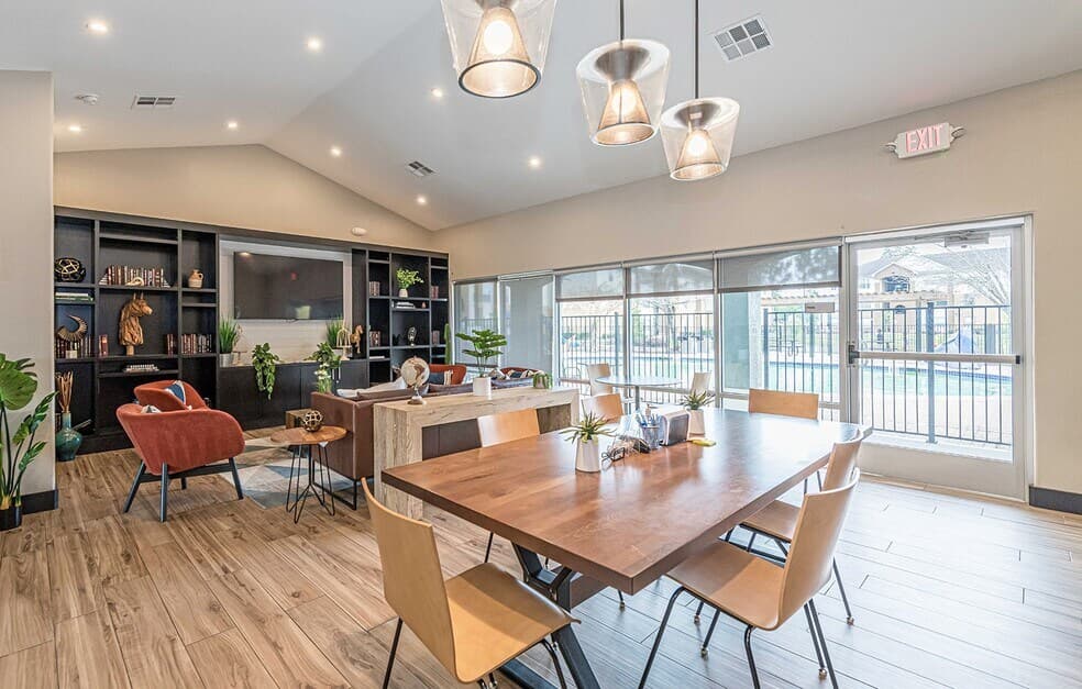 Pinewood Apartments — photo 2