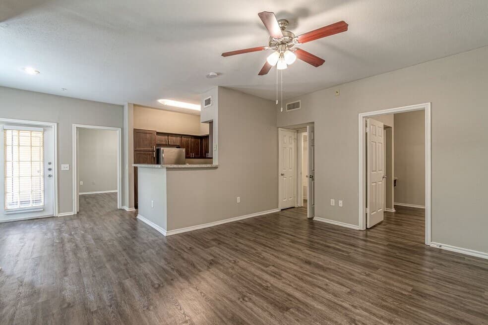 Carlyle Place Apartments — photo 5