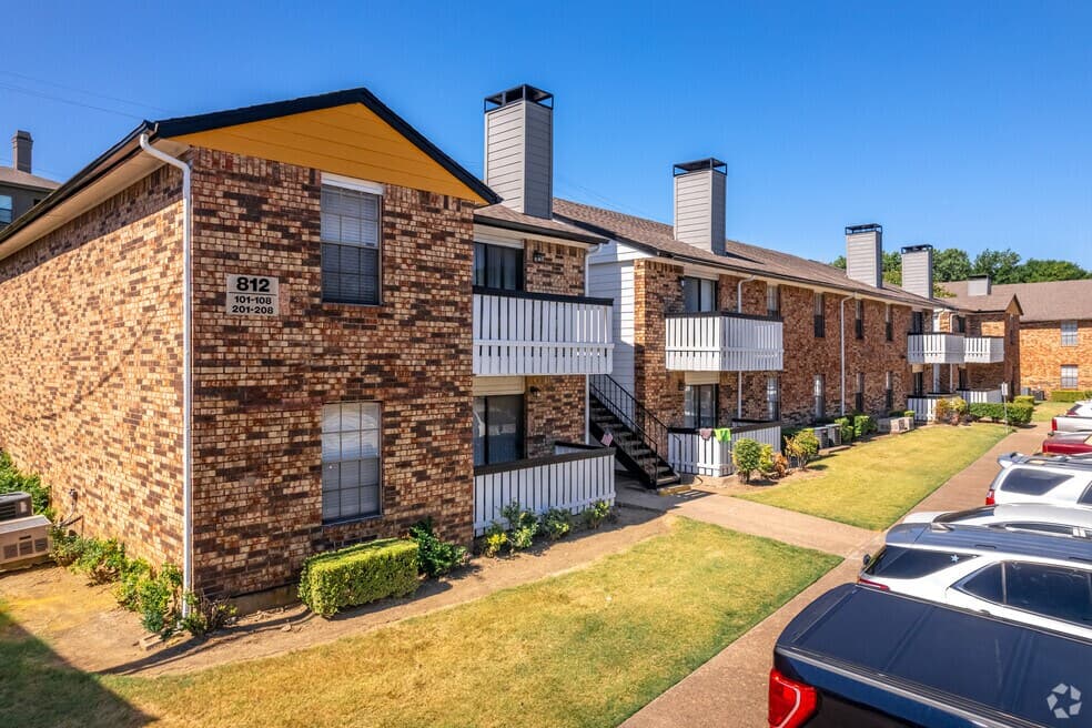 Strawberry Hill Apartments — photo 2