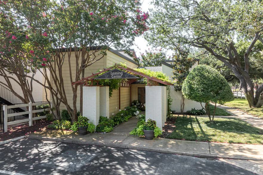 Bent Oaks Apartments in Dallas, Texas