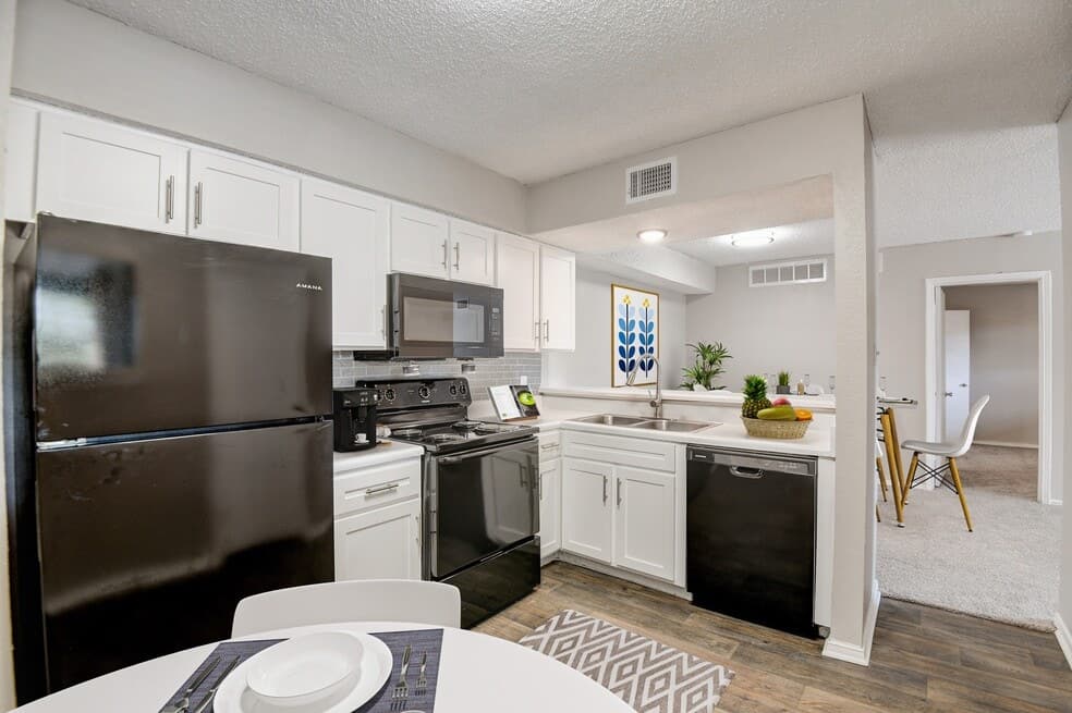 Park Place Hurst Apartments — photo 2