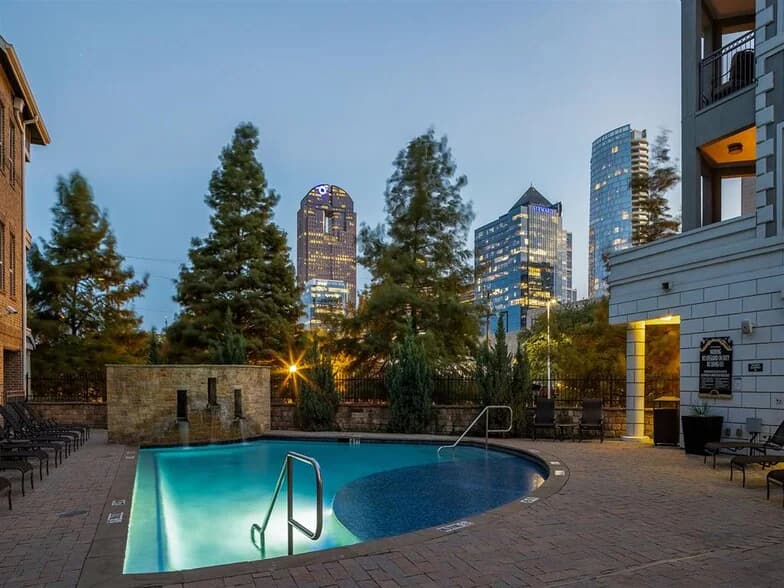 Marquis of State Thomas in Dallas, Texas