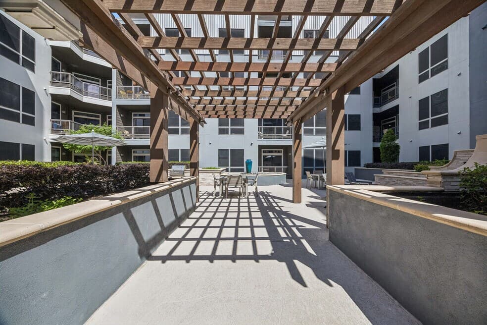 Aston Post Oak — photo 2