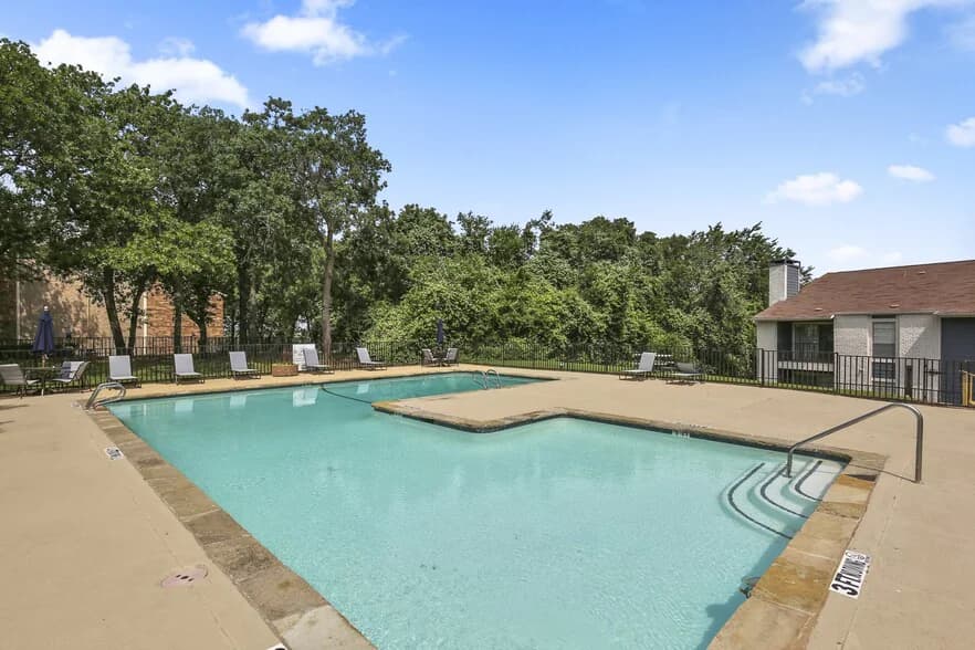 Waters Park Luxury Apartments in Bedford, Texas