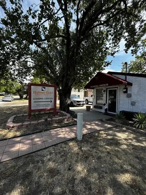HALTOM OAKS APARTMENTS — photo 4