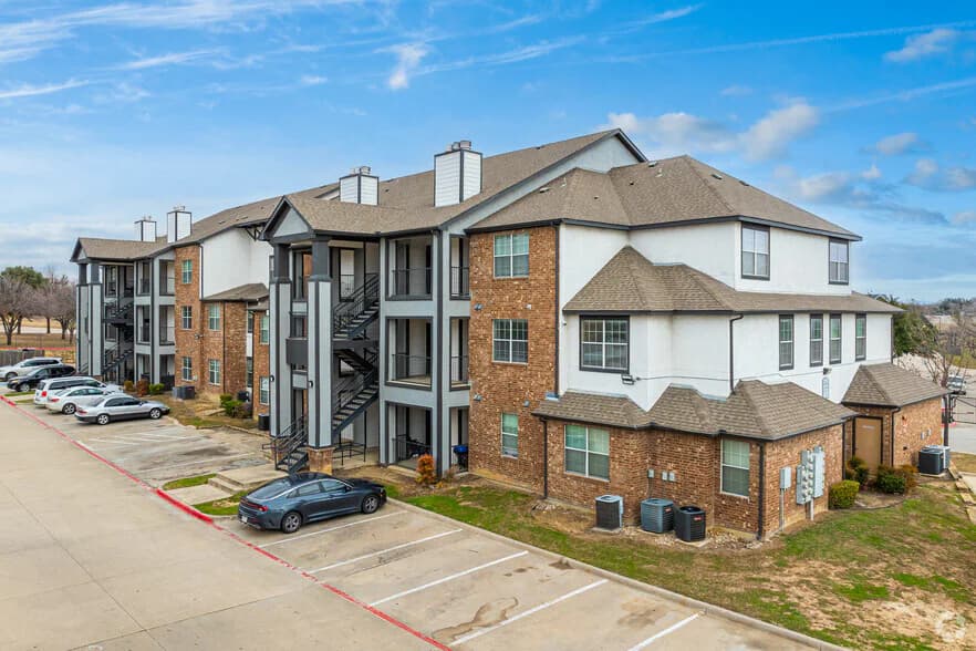 The Life at Westland Estates in Fort Worth, Texas