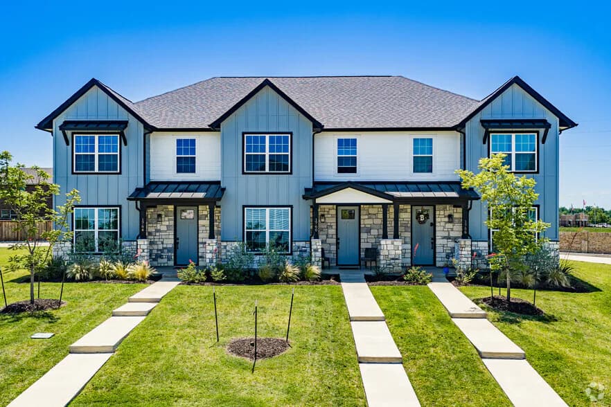 The Townhomes at Monticello — exterior