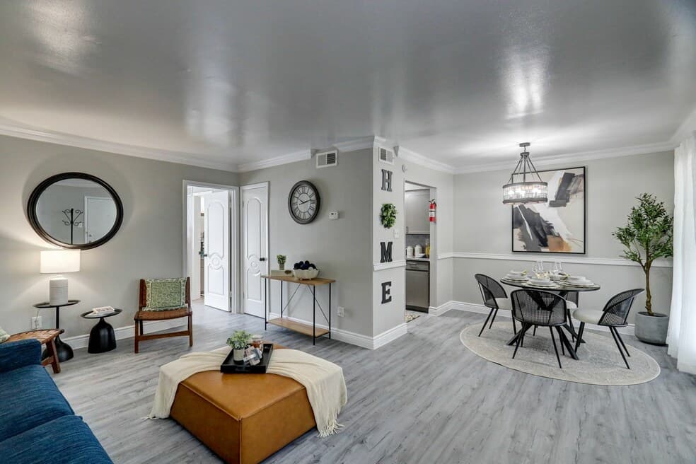 San Marino Apartments — photo 2