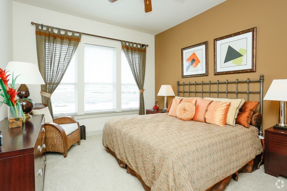 Galleria Parc Apartments — photo 2