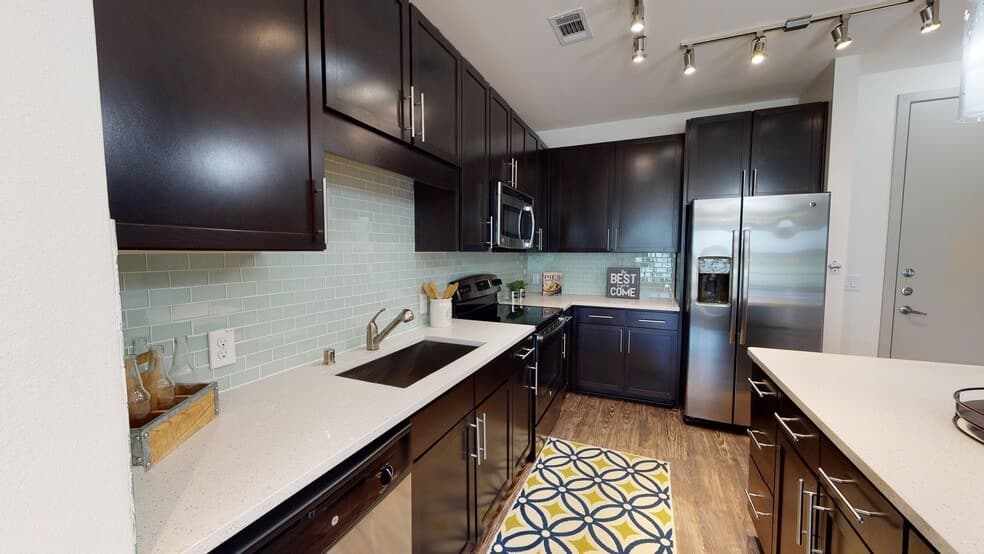 Eleven10 at Farmers Market Apartments — photo 4