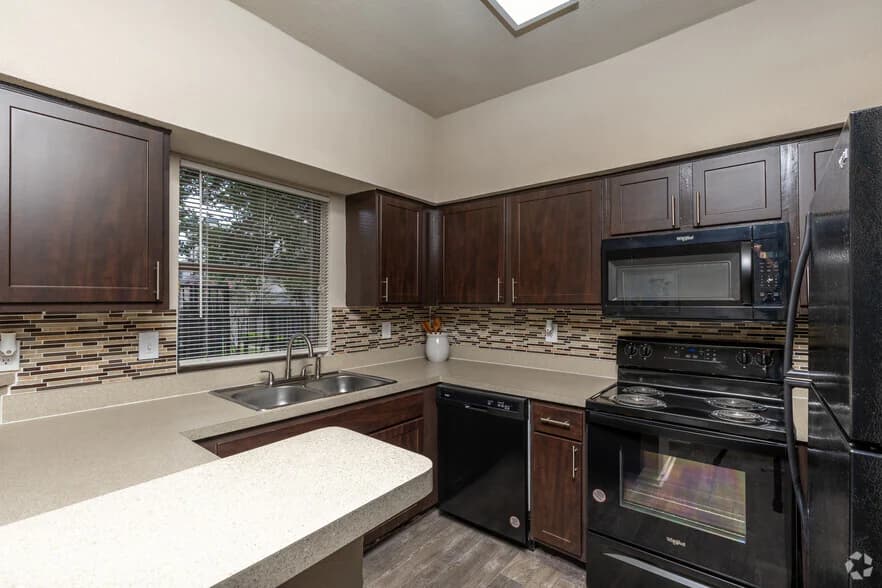 Country Club Apartments in Mesquite, Texas