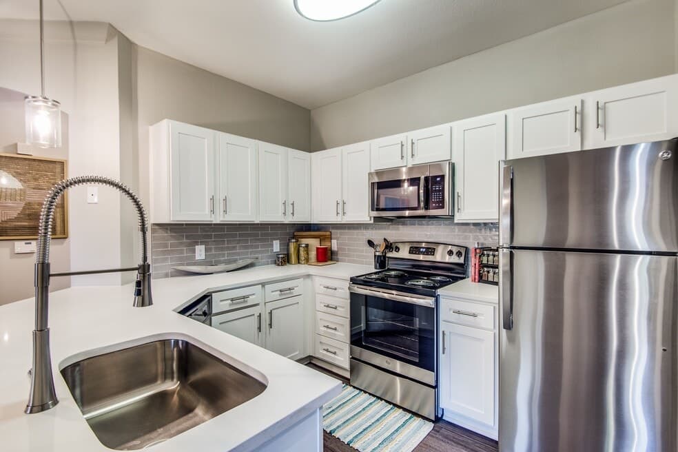 Aventura on Briar Forest — photo 2