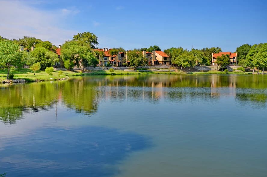 Lakehill Townhomes — exterior