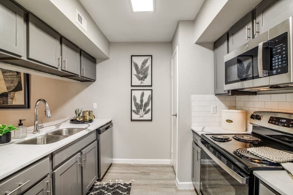 The Sutton Apartments — photo 2