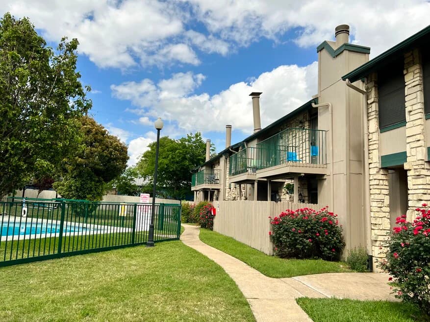 Woodwillow Townhomes and Duplexes — photo 2