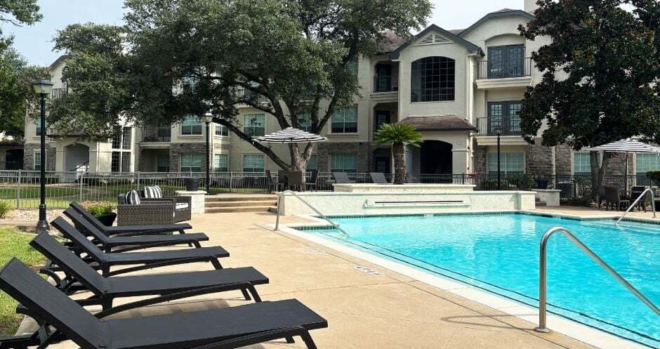 Village on the Parkway Apartments — photo 4