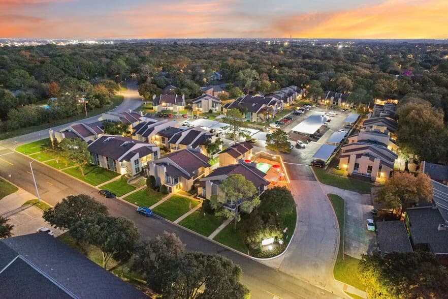 Hollyhills Apartments in Denton, Texas