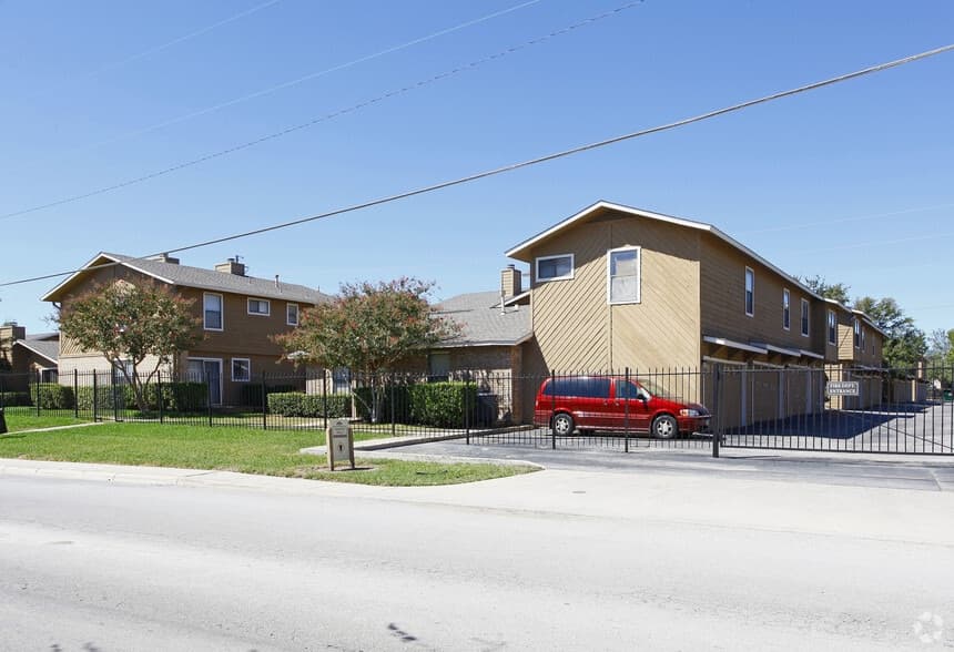 The Camaron Townhomes & Flats in San Antonio, Texas