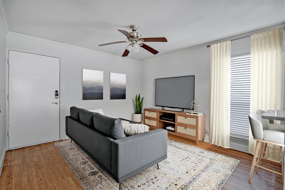 Mitchell Apartments — photo 2