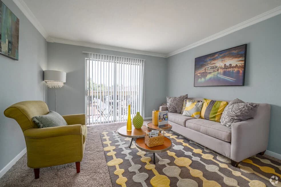 Woodlake Townhomes & Apartments in Houston, Texas