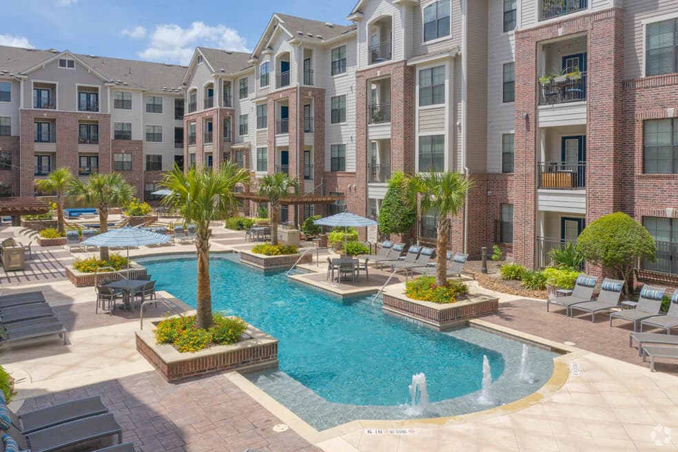 Villas at Bunker Hill Apartments — exterior