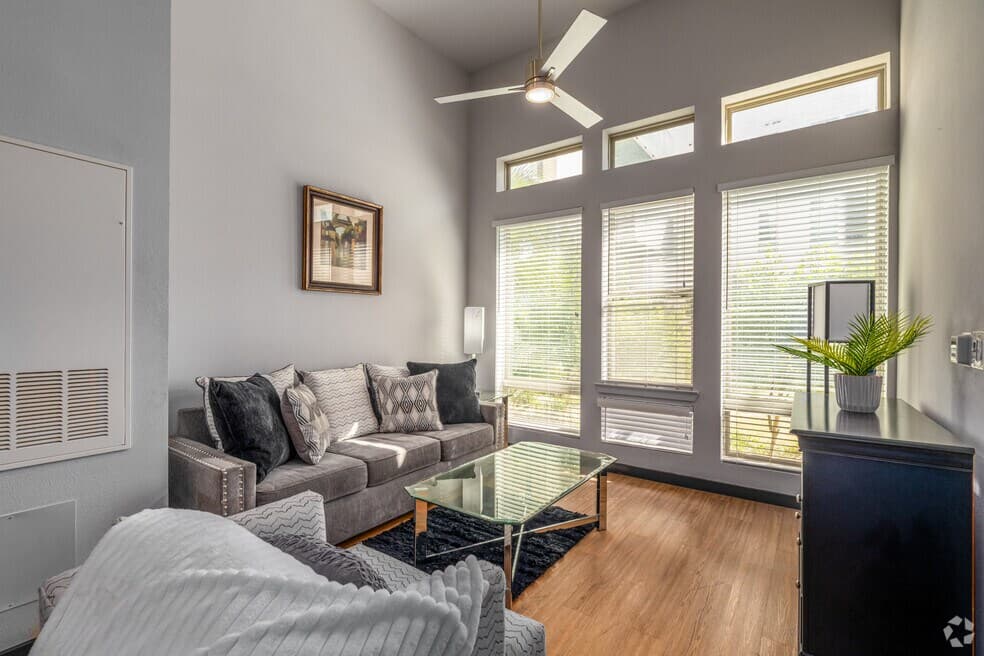 Travis Flats — photo 2