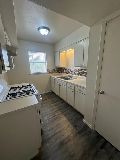 Cielo Hills Apartments - All Bills Paid — photo 4