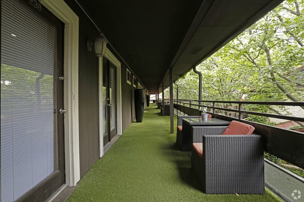 Veranda Flats — exterior
