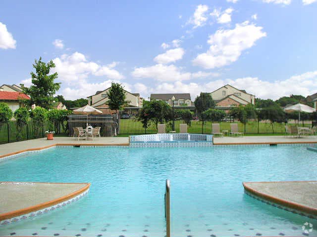 Courtyards at Kirnwood Apartment Homes — photo 4