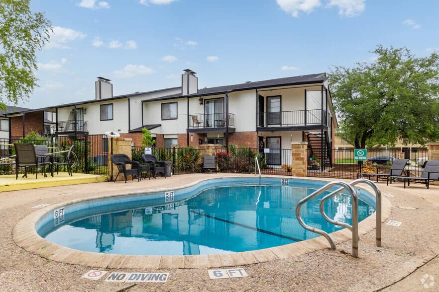 Gruenewood Villa Apartments in New Braunfels, Texas