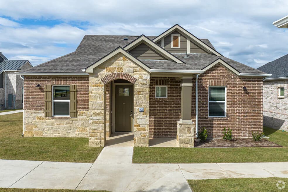 VLux Stoneridge — exterior