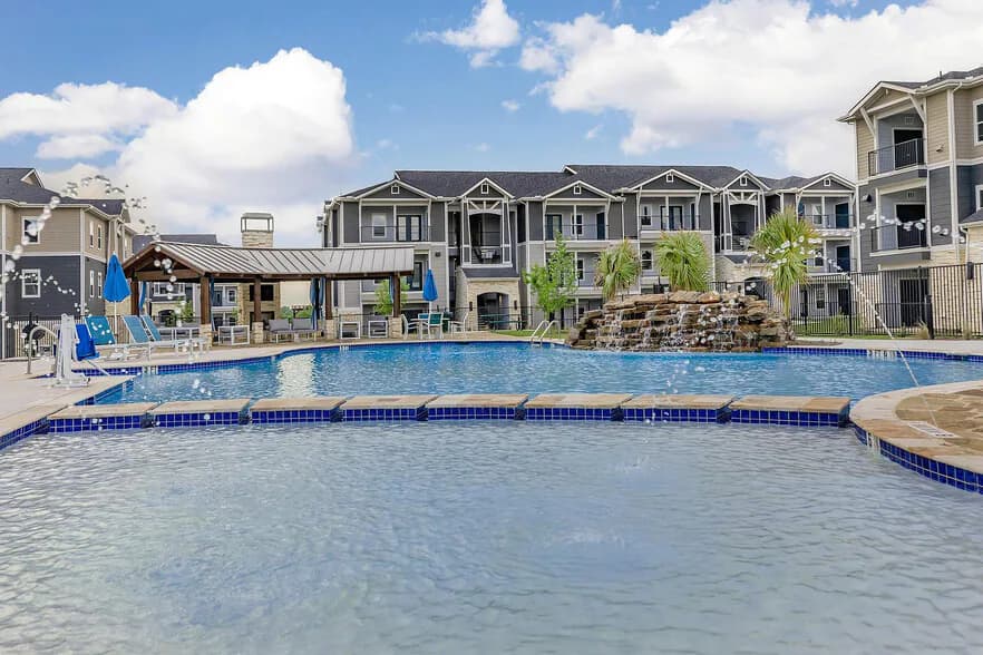 Vantage at McKinney Falls — exterior
