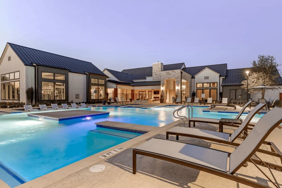 East Vue Ranch Apartments — photo 2