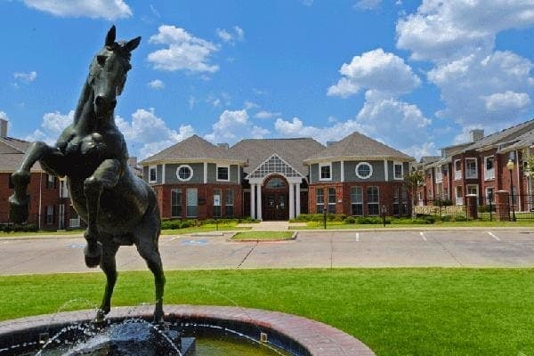 Sunset Pointe Apartments in Fort Worth, Texas