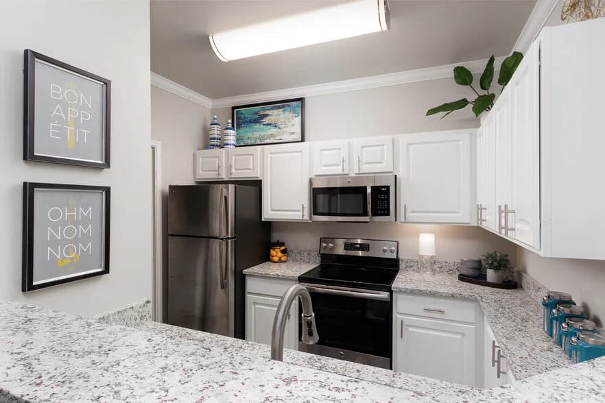 Creekside 121 Apartments in Carrollton, Texas