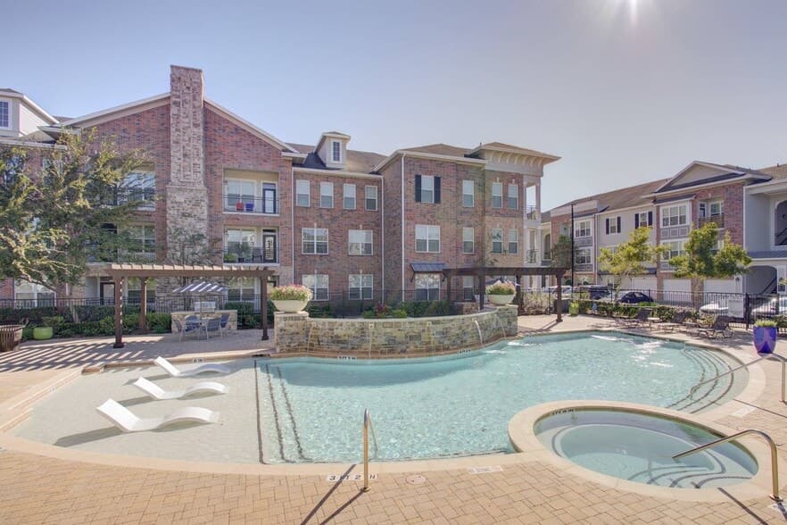 Heritage Grand at Sienna Apartments in Missouri City, Texas