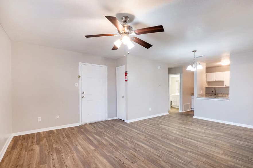 Willow Wood Apartments in Grand Prairie, Texas